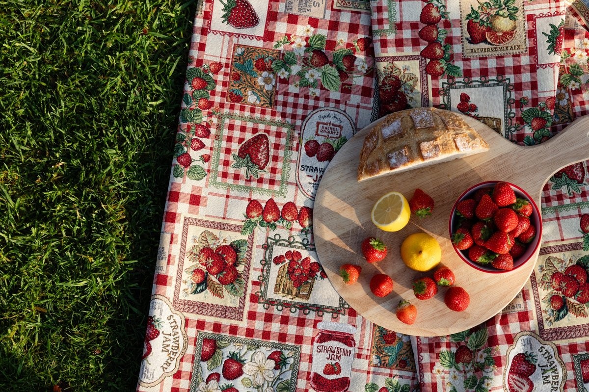 Gobelin Stof Aardbeien Jam – Warm & Landelijk