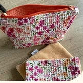 Wafelkatoen Piqué Stof - Gebroken Wit met Roze Bloemen