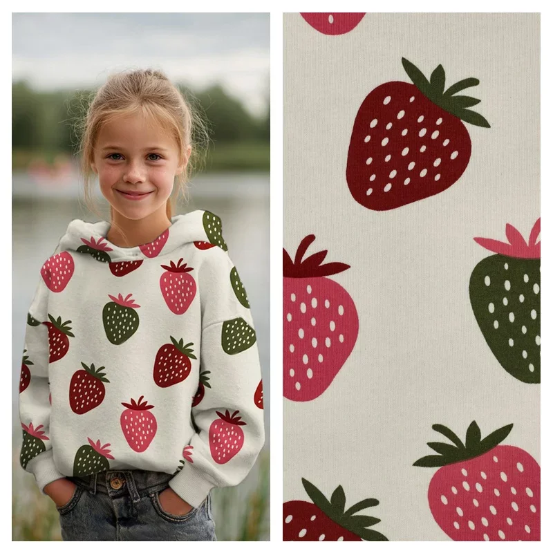 Jogging Stof Aardbeien – Ecru – Zacht & Perfect voor Kids