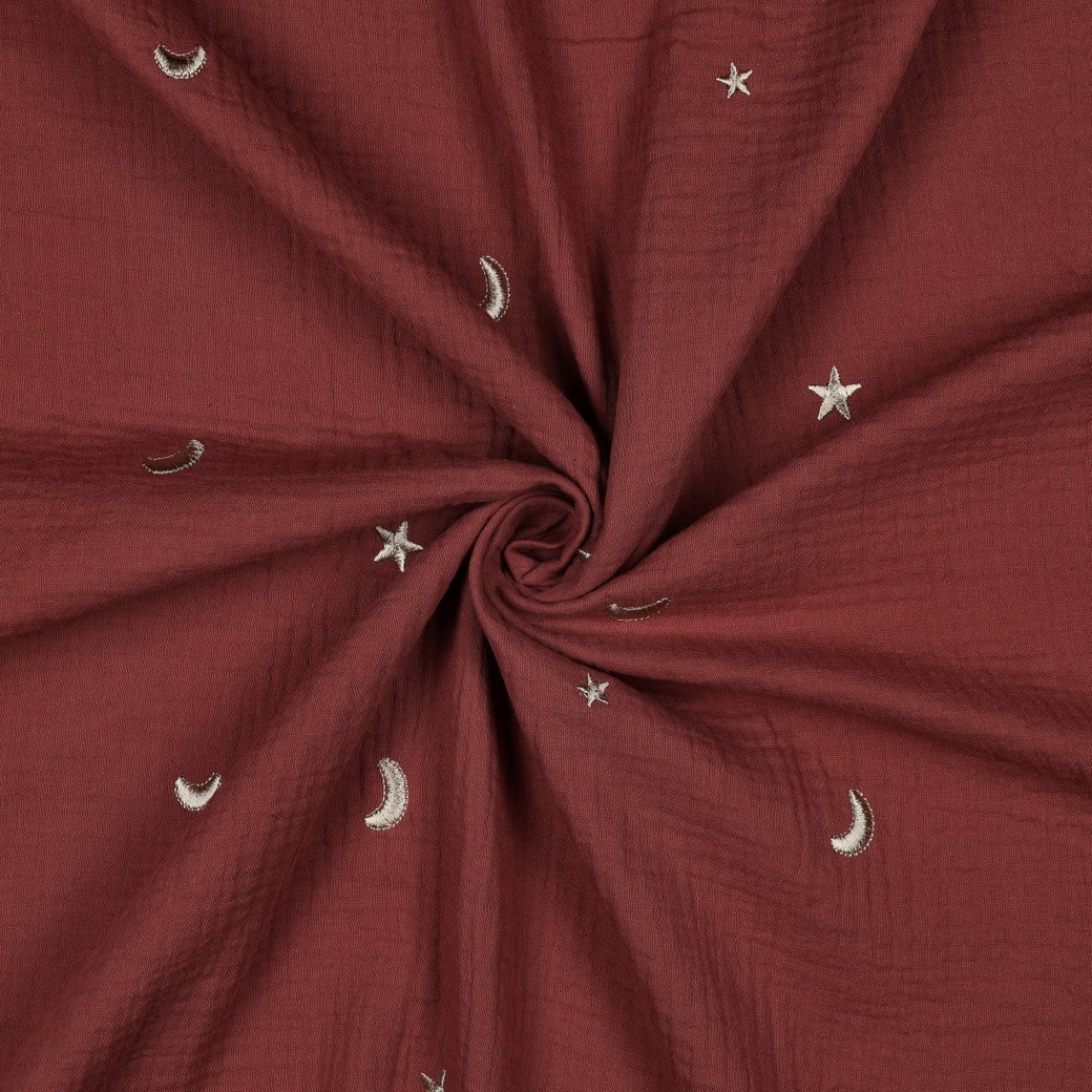 Hydrofiel Stof Dusty Rood Embroidery Maan & Sterren – Double Gauze