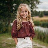 Hydrofiel Stof Dusty Rood Embroidery Maan & Sterren – Double Gauze