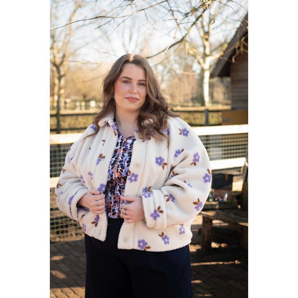 Teddy Stof Bloemen Ecru – Zacht, Warm & Trendy