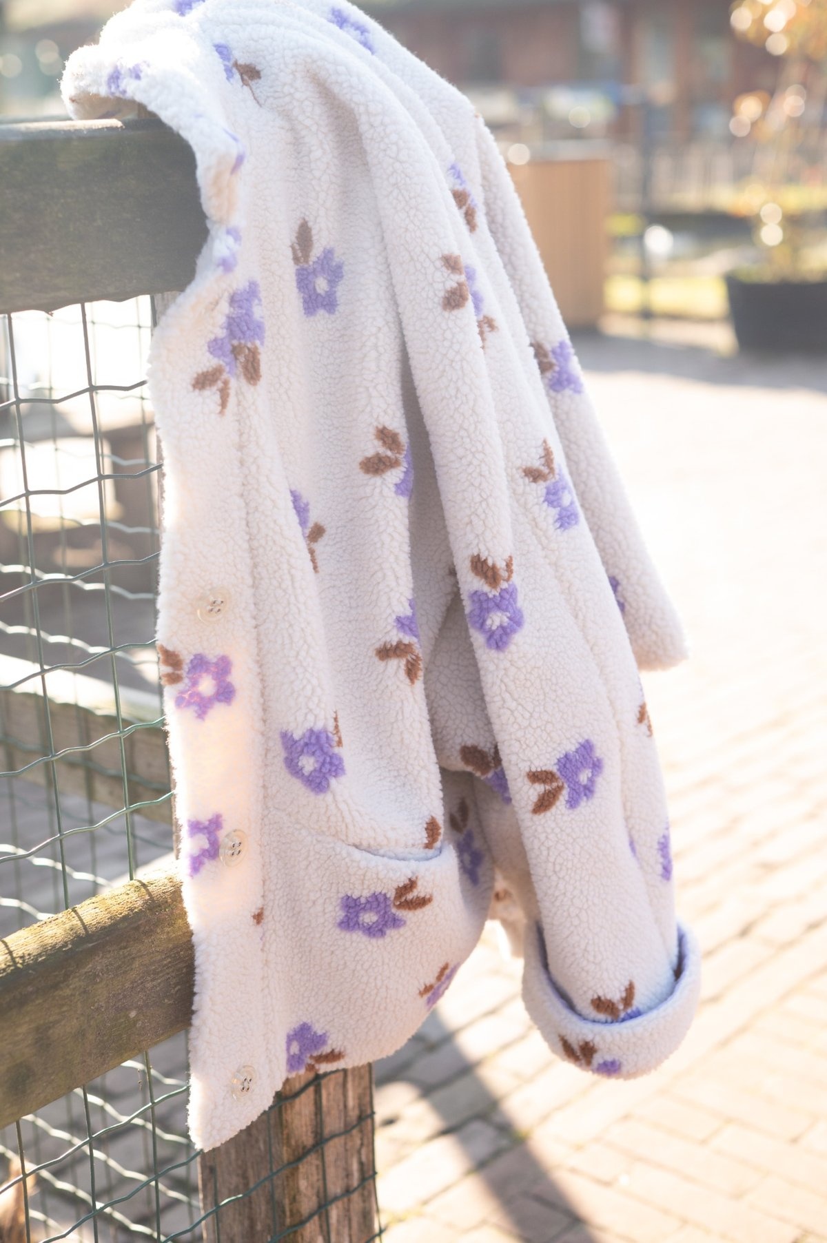 Teddy Stof Bloemen Ecru – Zacht, Warm & Trendy