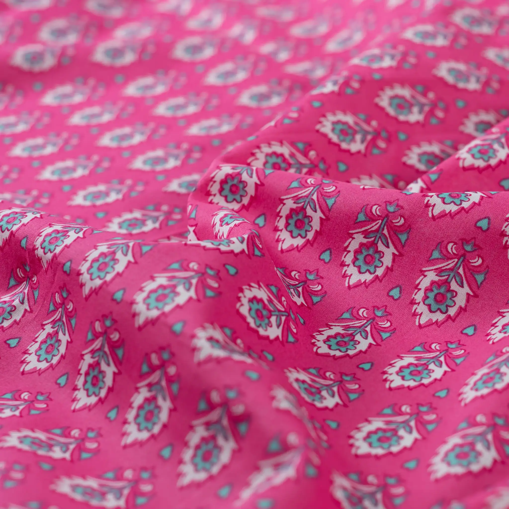 Katoen Voile Bloemen Fuchsia – Licht, Luchtig & Zomers