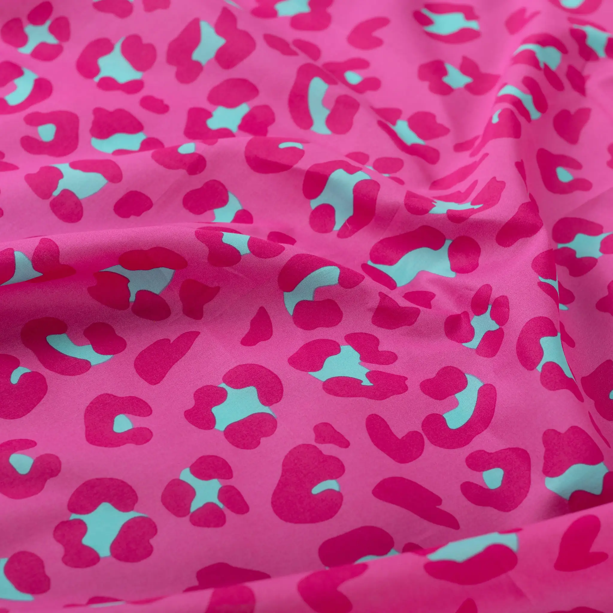 Katoen Voile Panter Fuchsia – Licht, Luchtig & Opvallend