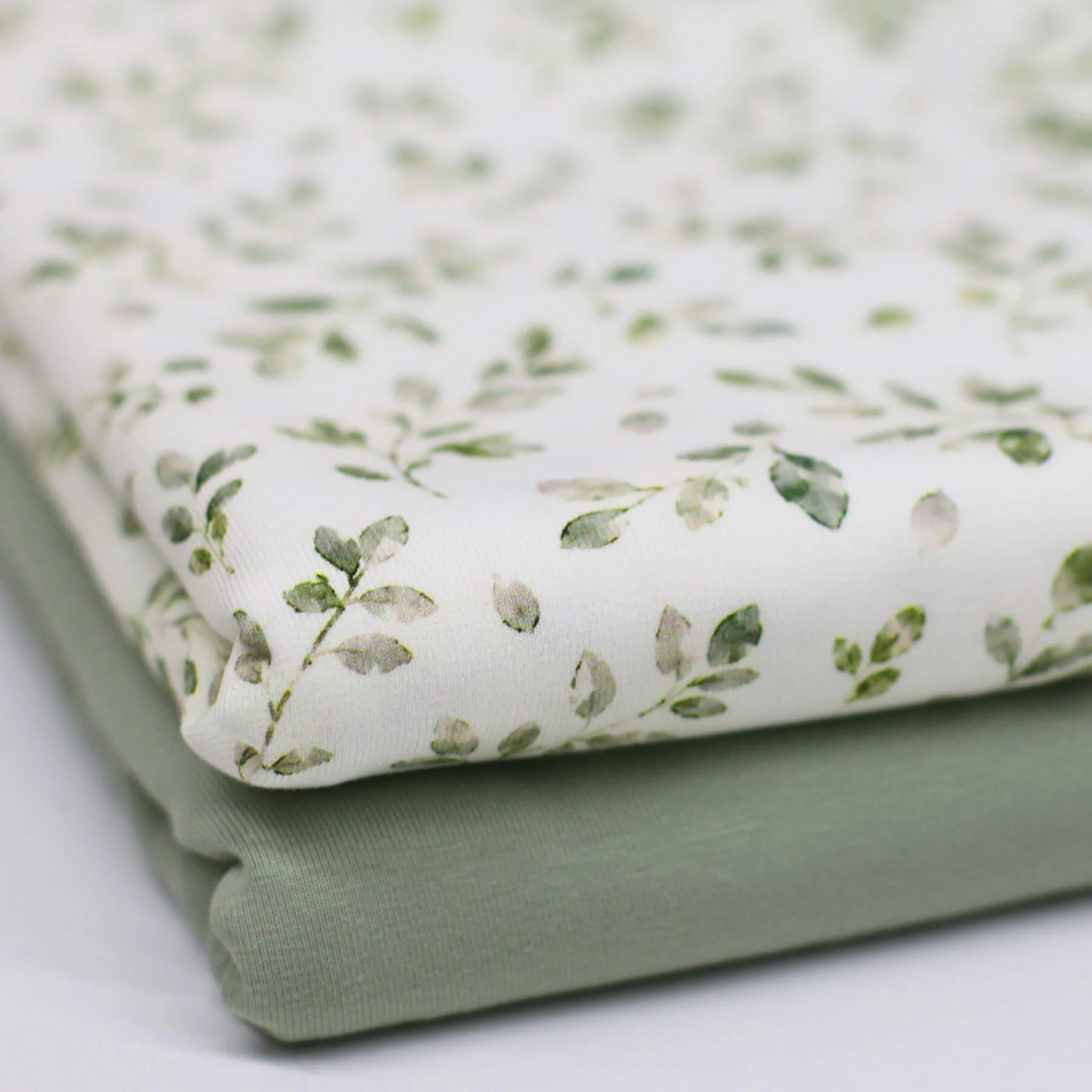 Jersey Katoen Dusty Groen Bladeren – Rustige Botanische Print