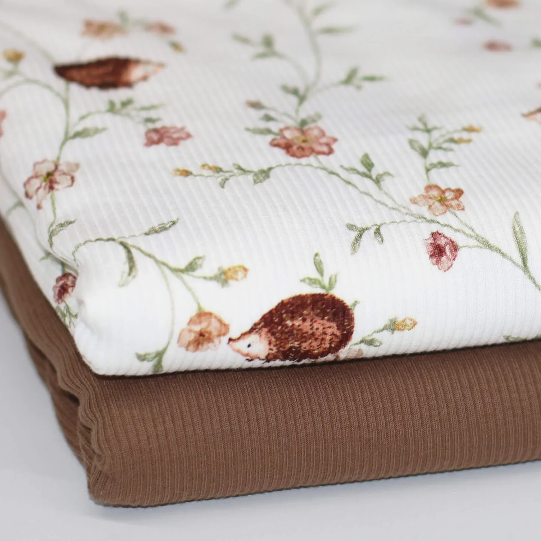 Rib Jersey Stof Egel in Tuin – Lief & Speels