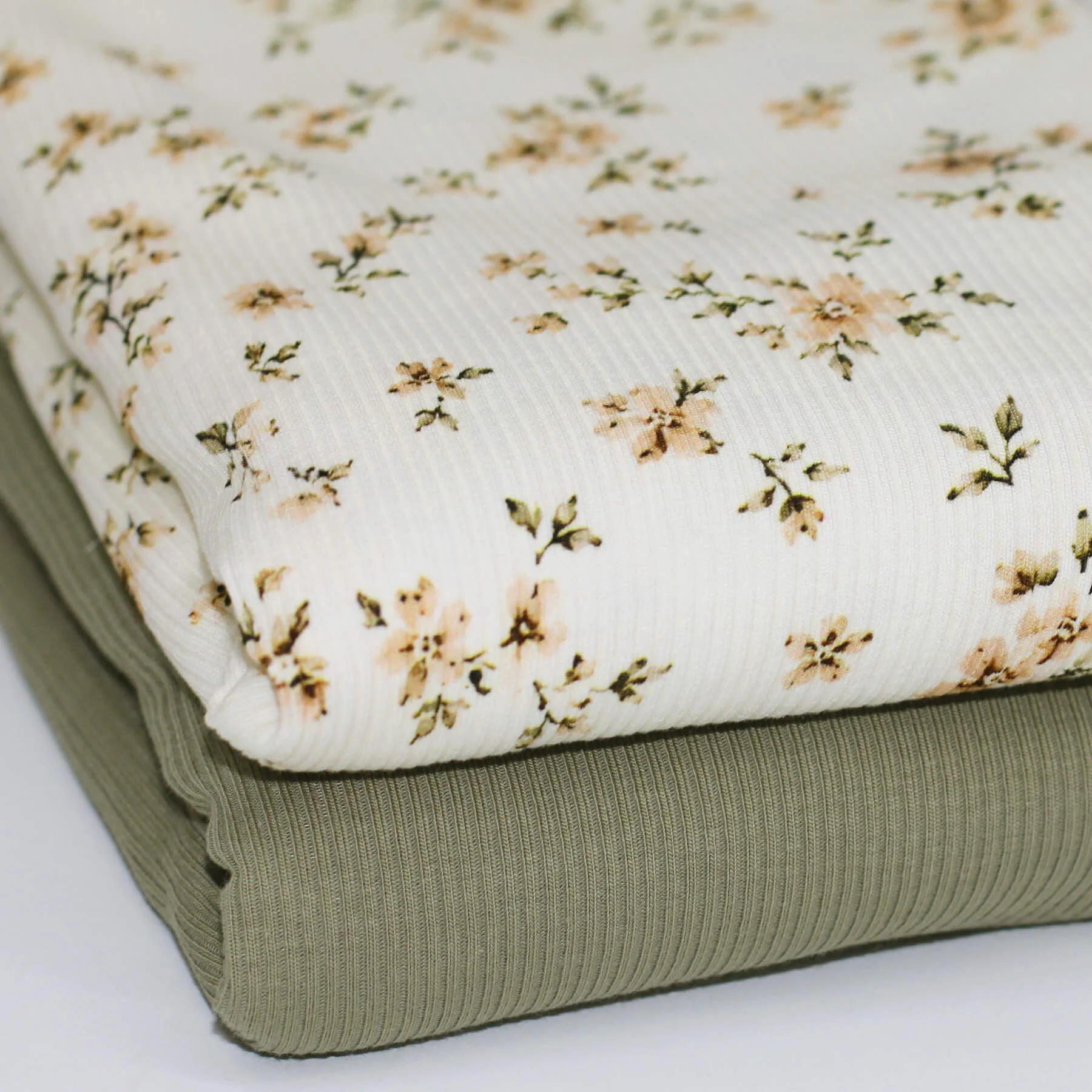 Rib Jersey Stof Klassieke Bloem Naturel – Lief & Zacht