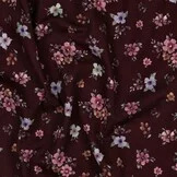 Jersey Katoen Bloemen Bordeauxrood – Zacht, Rekbaar & Ademend