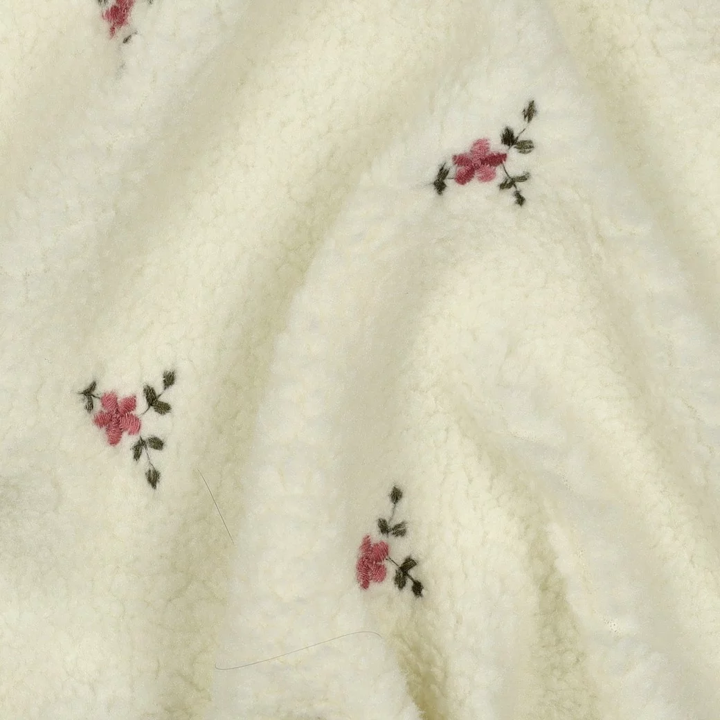 Teddy Stof Embroidery Bloemen Ecru – Zacht & Warm | Poppy Fabrics