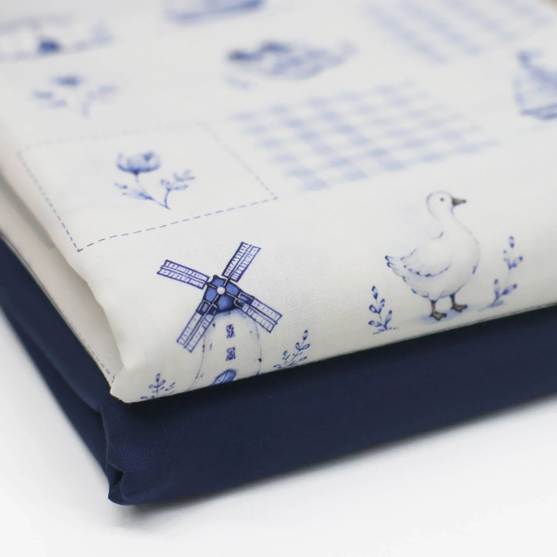 Poplin Katoen - Delfts Blauw Ruitje - Klassiek & Speels