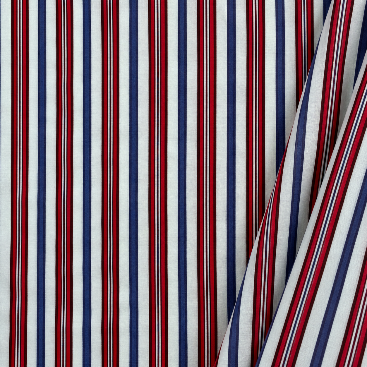 Katoen Folklore Streep Rood/Blauw – Traditionele Katoen Stof