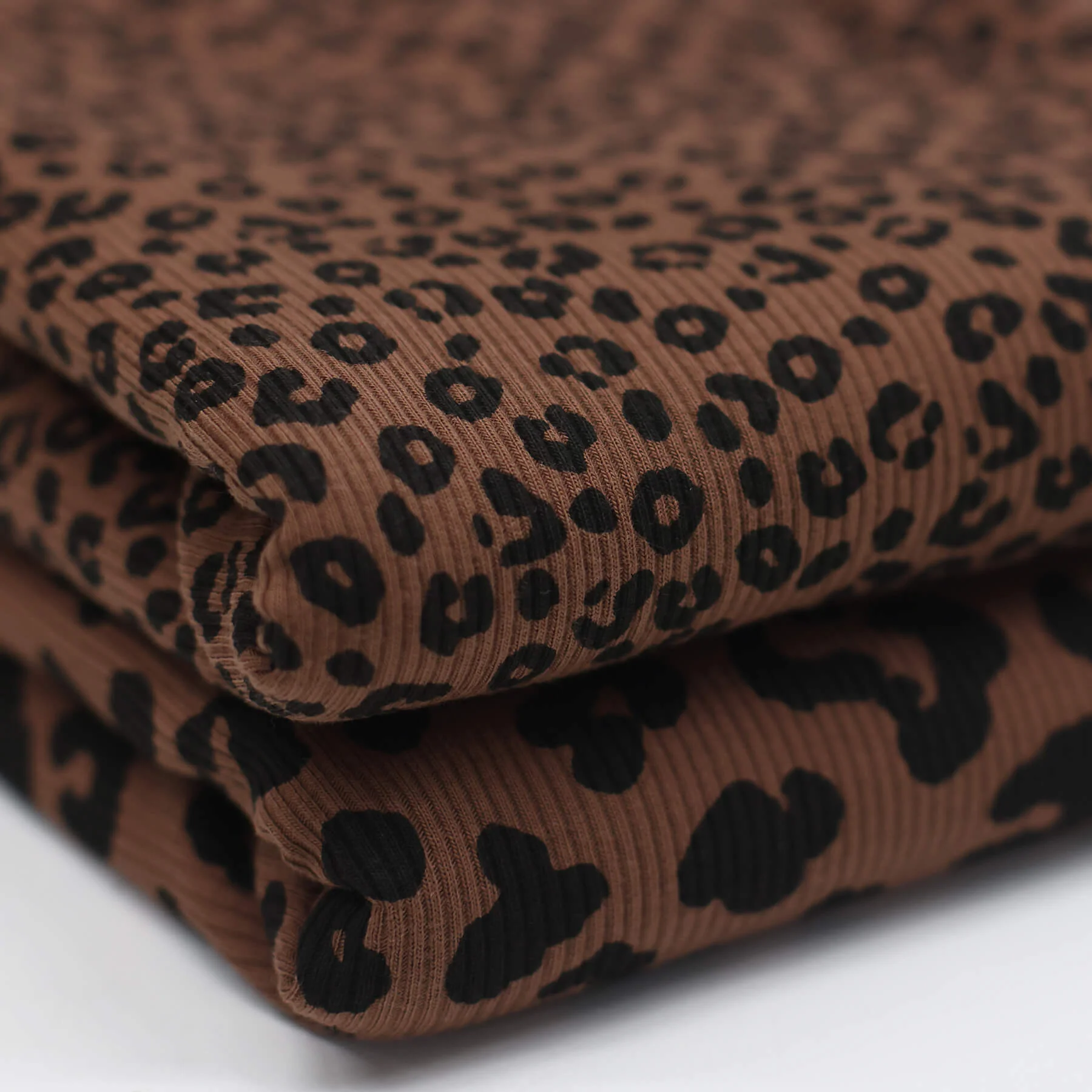 Rib Jersey Stof Luipaardprint Bruin – Stoer, Zacht & Ademend