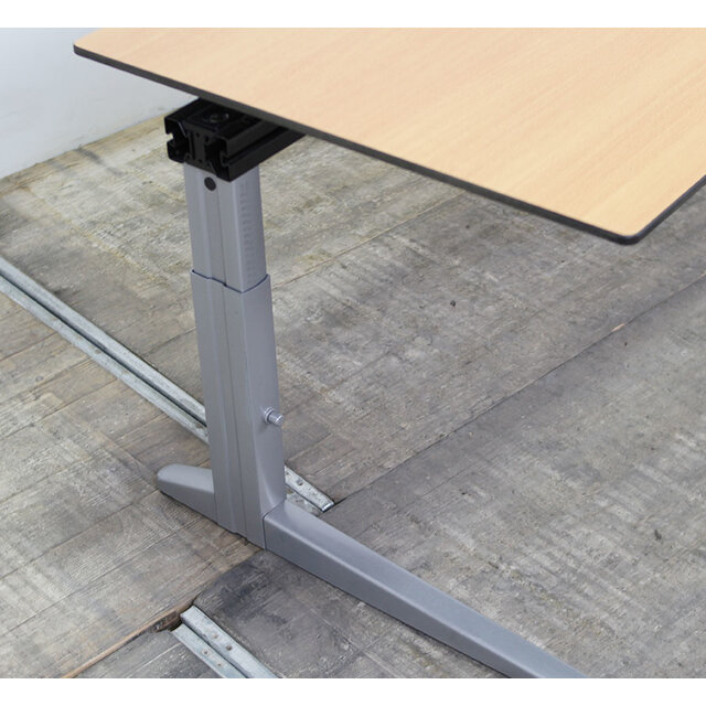 Ahrend Essa Bureau Knop Verstelbaar - Aluminium Onderstel | 160 x 80 cm Ahrend Essa Bureau Knop Verstelbaar - Aluminium Onderstel | 160 x 80 cm