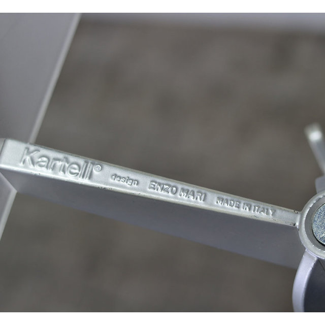 Kartell Alta Tensione Kapstok Grijs - 170 cm Kartell Alta Tensione Kapstok Grijs - 170 cm