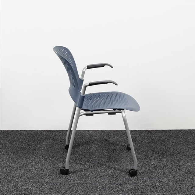 Herman Miller Caper Stoel Met Armleuningen - Blauw