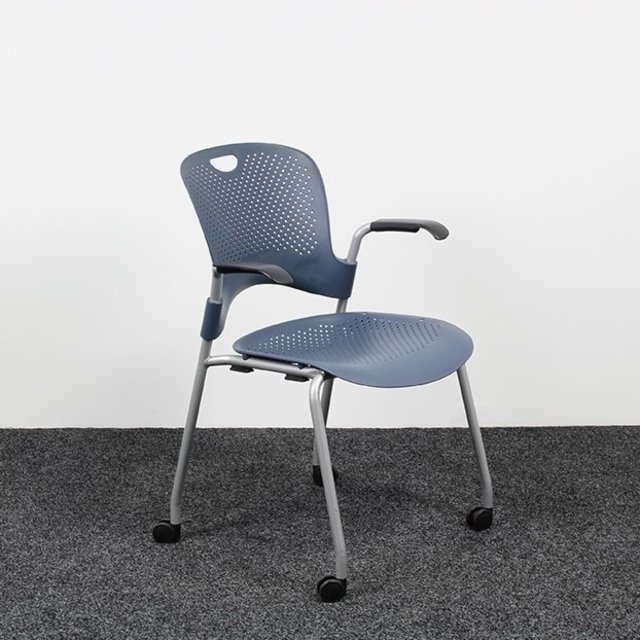 Herman Miller Caper Stoel Met Armleuningen - Blauw