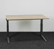 Ahrend Essa Knop Verstelbaar Bureau - Midden Eiken Blad | 120 x 80 cm Ahrend Essa Knop Verstelbaar Bureau - Midden Eiken Blad | 120 x 80 cm