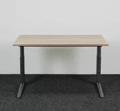 Ahrend Essa Knop Verstelbaar Bureau - Midden Eiken Blad | 120 x 80 cm Ahrend Essa Knop Verstelbaar Bureau - Midden Eiken Blad | 120 x 80 cm