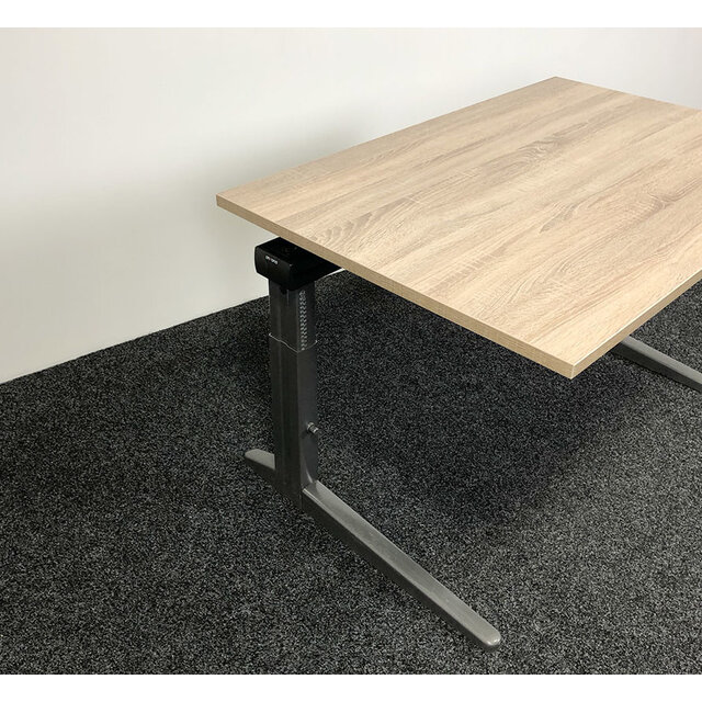 Ahrend Essa Knop Verstelbaar Bureau - Midden Eiken Blad | 120 x 80 cm Ahrend Essa Knop Verstelbaar Bureau - Midden Eiken Blad | 120 x 80 cm