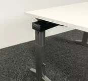 Ahrend Essa Knop Verstelbaar Bureau - Wit Blad | 120 x 80 cm Ahrend Essa Knop Verstelbaar Bureau - Wit Blad | 120 x 80 cm