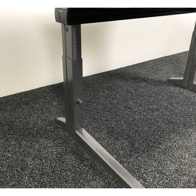 Ahrend Essa Knop Verstelbaar Bureau - Donker Eiken Blad | 120 x 80 cm Ahrend Essa Knop Verstelbaar Bureau - Donker Eiken Blad | 120 x 80 cm