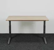 Ahrend Essa Knop Verstelbaar Bureau - Midden Eiken Blad | 140 x 80 cm Ahrend Essa Knop Verstelbaar Bureau - Midden Eiken Blad | 140 x 80 cm