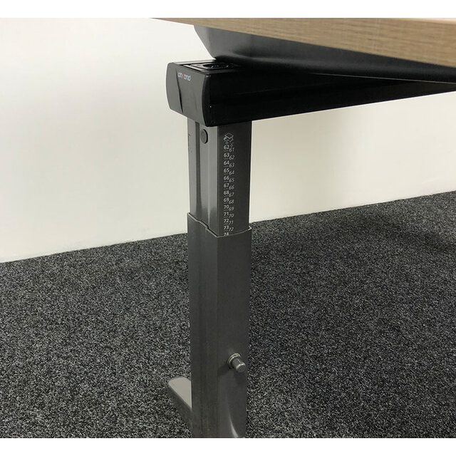 Ahrend Essa Knop Verstelbaar Bureau - Midden Eiken Blad | 140 x 80 cm Ahrend Essa Knop Verstelbaar Bureau - Midden Eiken Blad | 140 x 80 cm