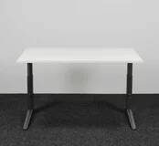 Ahrend Essa Knop Verstelbaar Bureau - Wit Blad | 140 x 80 cm Ahrend Essa Knop Verstelbaar Bureau - Wit Blad | 140 x 80 cm