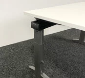 Ahrend Essa Knop Verstelbaar Bureau - Wit Blad | 140 x 80 cm Ahrend Essa Knop Verstelbaar Bureau - Wit Blad | 140 x 80 cm