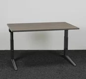 Ahrend Essa Knop Verstelbaar Bureau - Donker Eiken Blad | 140 x 80 cm Ahrend Essa Knop Verstelbaar Bureau - Donker Eiken Blad | 140 x 80 cm