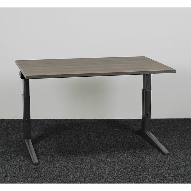 Ahrend Essa Knop Verstelbaar Bureau - Donker Eiken Blad | 140 x 80 cm Ahrend Essa Knop Verstelbaar Bureau - Donker Eiken Blad | 140 x 80 cm