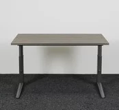 Ahrend Essa Knop Verstelbaar Bureau - Donker Eiken Blad | 140 x 80 cm Ahrend Essa Knop Verstelbaar Bureau - Donker Eiken Blad | 140 x 80 cm