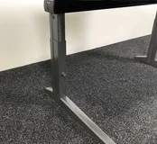 Ahrend Essa Knop Verstelbaar Bureau - Donker Eiken Blad | 140 x 80 cm Ahrend Essa Knop Verstelbaar Bureau - Donker Eiken Blad | 140 x 80 cm