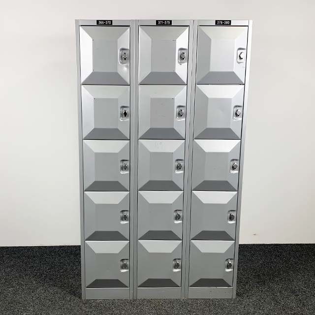 Grijze Lockerkast - 15 Deuren | 193 x 111 x 56 cm Grijze Lockerkast - 15 Deuren | 193 x 111 x 56 cm