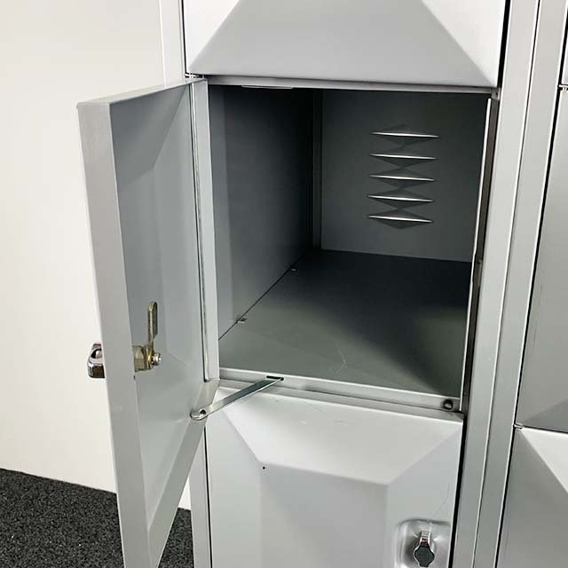 Grijze Lockerkast - 15 Deuren | 193 x 111 x 56 cm Grijze Lockerkast - 15 Deuren | 193 x 111 x 56 cm