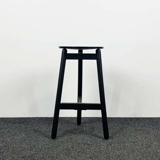 DUM Office Beech Stool Barkruk - Zwart DUM Office Beech Stool Barkruk - Zwart