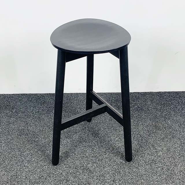 DUM Office Beech Stool Barkruk - Zwart DUM Office Beech Stool Barkruk - Zwart