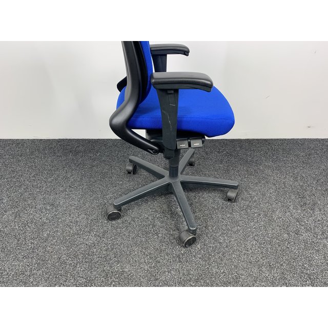 Ahrend 230 Bureaustoel Lage Rug Blauw Nieuw Gestoffeerd Ahrend 230 Bureaustoel Lage Rug Blauw Nieuw Gestoffeerd