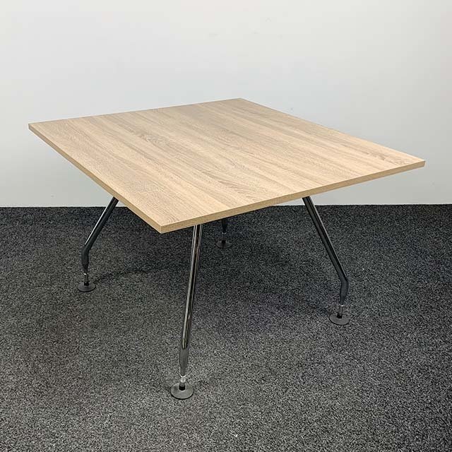 Vitra Ad Hoc Designtafel 110x110 cm Nieuw Midden Eiken Blad Vitra Ad Hoc Designtafel 110x110 cm Nieuw Midden Eiken Blad