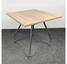 Vitra Ad Hoc Tafel - 80 x 80 cm | Nieuw Midden Eiken Blad