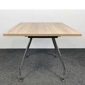 Vitra Ad Hoc Designtafel 80x80 cm Nieuw Midden Eiken Blad Vitra Ad Hoc Designtafel 80x80 cm Nieuw Midden Eiken Blad