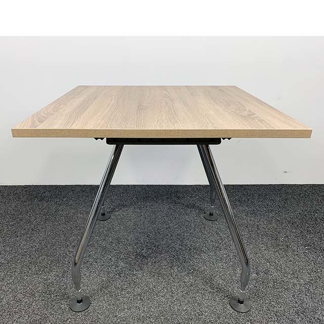 Vitra Ad Hoc Designtafel 80x80 cm Nieuw Midden Eiken Blad Vitra Ad Hoc Designtafel 80x80 cm Nieuw Midden Eiken Blad