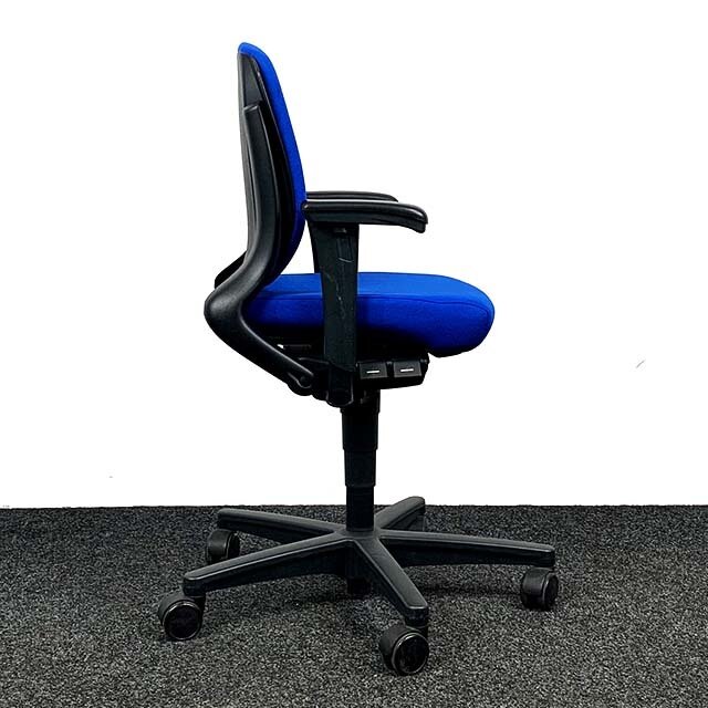 Ahrend 230 Bureaustoel Lage Rug Blauw Nieuw Gestoffeerd Ahrend 230 Bureaustoel Lage Rug Blauw Nieuw Gestoffeerd