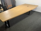 Industriële tafel Bootvormig Blad