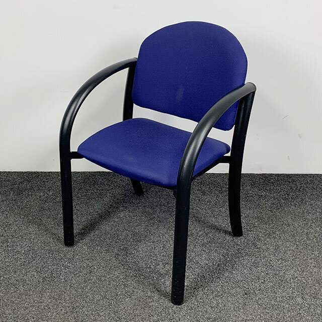 Vergaderstoel Blauw/Paarse Stoffen Zitting Vergaderstoel Blauw/Paarse Stoffen Zitting