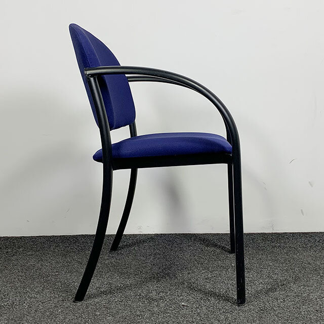 Vergaderstoel Blauw/Paarse Stoffen Zitting Vergaderstoel Blauw/Paarse Stoffen Zitting