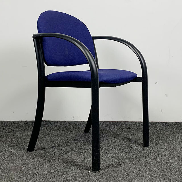 Vergaderstoel Blauw/Paarse Stoffen Zitting Vergaderstoel Blauw/Paarse Stoffen Zitting