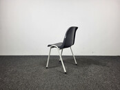 Grijze Stapelbare Kuipstoel - Kunststof Zitting