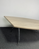 Vitra Vergadertafel - Tonvormig Blad | 240 x 120 cm Vitra Vergadertafel - Tonvormig Blad | 240 x 120 cm